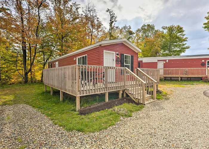 Cassopolis Cabin Close To Parks & Fishing!