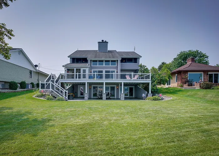 Lakefront Syracuse Home W/ Deck & Private Dock!