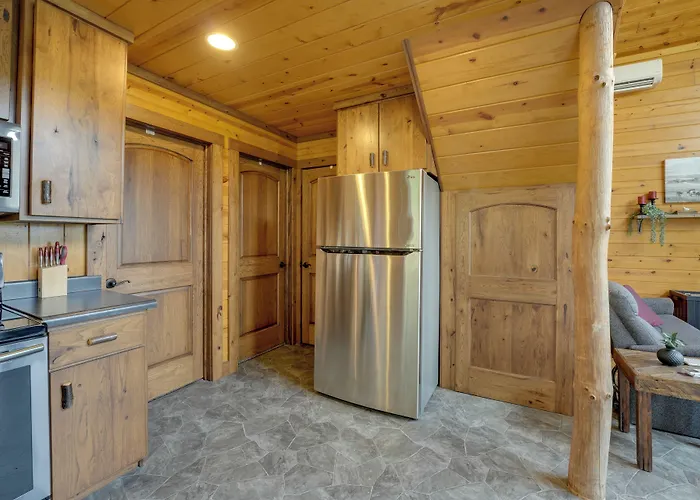 Cozy 'Haven Of Rest' Home W/ Amish Country Views!
