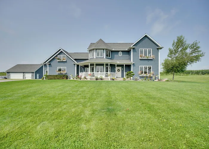 Blue Birds Perch: Stunning Home On Private Hilltop
